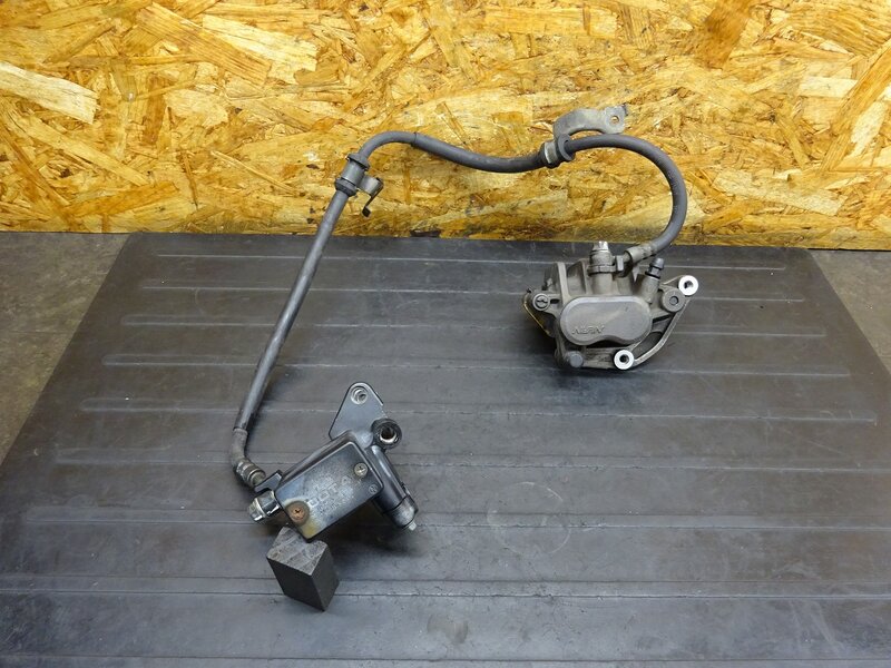 【251206】VTR250(MC33-1602)◆ フロントブレーキセット フロントブレーキキャリパー マスターシリンダー Φ11 【Fi | 中古バイクパーツ通販・買取　ジャンクヤード鳥取　JunkYard