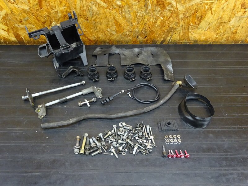 【251212】CBR250RR(MC22-1052)◇ ボルトセット インシュレーター エンジンハンガー チョークレバー ヘッドライトラバー ブッシュ 【規制前 | 中古バイクパーツ通販・買取　ジャンクヤード鳥取　JunkYard