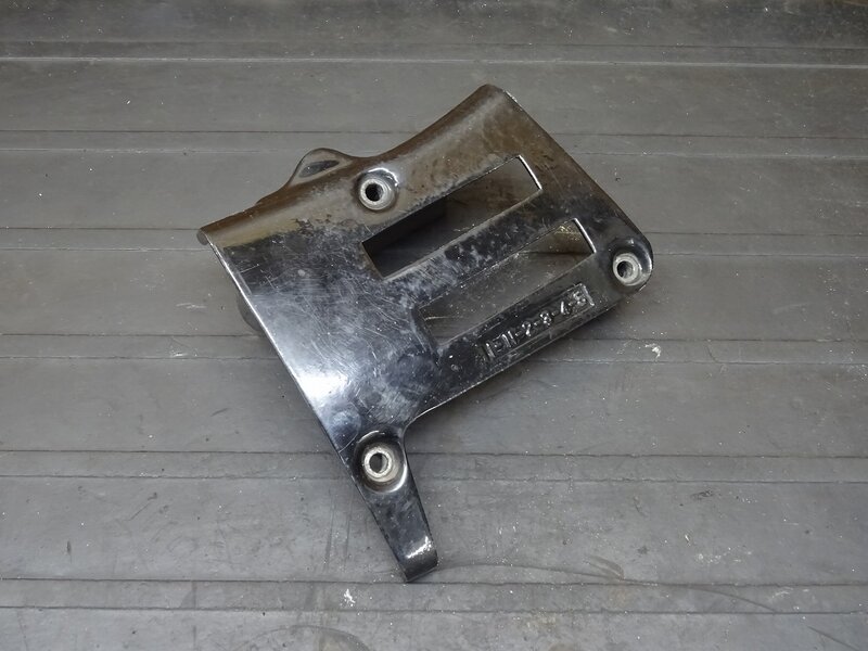 【260215】SR400(RH01J-008)● スプロケットカバー エンジンカバー 純正? 社外? WM? 色塗り/腐食有 ※エンジンパーツ 4629km外し | 中古バイクパーツ通販・買取　ジャンクヤード鳥取　JunkYard