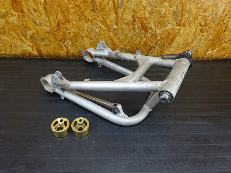 【260305】ZRX1100(ZRT10C-016)◇ スイングアーム ピボットシャフト トルクロッド エキセントリックカラー 【検:ZRX1200 | 中古バイクパーツ通販・買取　ジャンクヤード鳥取　JunkYard