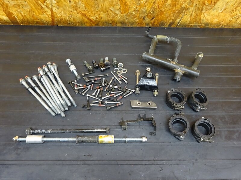 【260305】ZRX1100(ZRT10C-016)◇ エンジンボルトセット ウォーターライン/パイプ インシュレーター ※エンジンパーツ【検:ZRX1200 | 中古バイクパーツ通販・買取　ジャンクヤード鳥取　JunkYard