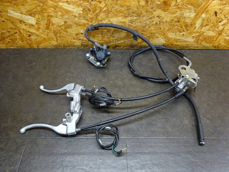 【260309】ダンク(AF74-1006)◆ ブレーキセット フロントブレーキキャリパー コンビブレーキ レバー左右 変形/破損有 | 中古バイクパーツ通販・買取　ジャンクヤード鳥取　JunkYard