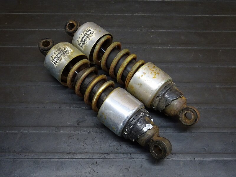 【260310】SR400(1JR-302)◆ 社外リアサスペンション リアサス プログレッシブ 錆大!! ジャンク!! 【検:SR500 1JN 2J2 2H6 | 中古バイクパーツ通販・買取　ジャンクヤード鳥取　JunkYard