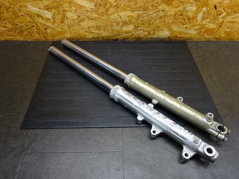 【250501】SR400(1JR-283)■ フロントフォーク インナーチューブ ボトムケース ネジ折れ有 錆有 ※検索：SR500 1JN 2J2 2H6 | 中古バイクパーツ通販・買取　ジャンクヤード鳥取　JunkYard
