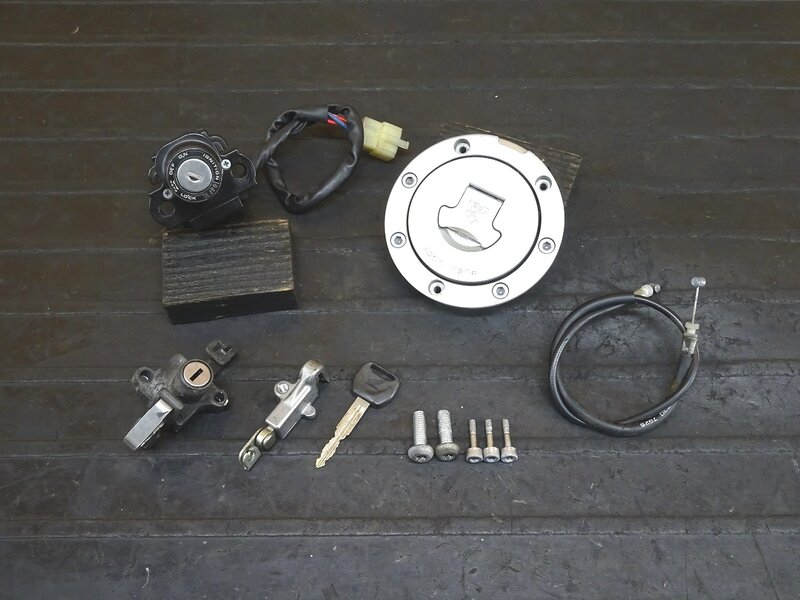 【250509】VTR250(MC33-1702)◇ キーセット イグニッションキー メインキー タンクキャップ シートロック 純正共通キー1本 【Fi ’17 | 中古バイクパーツ通販・買取　ジャンクヤード鳥取　JunkYard
