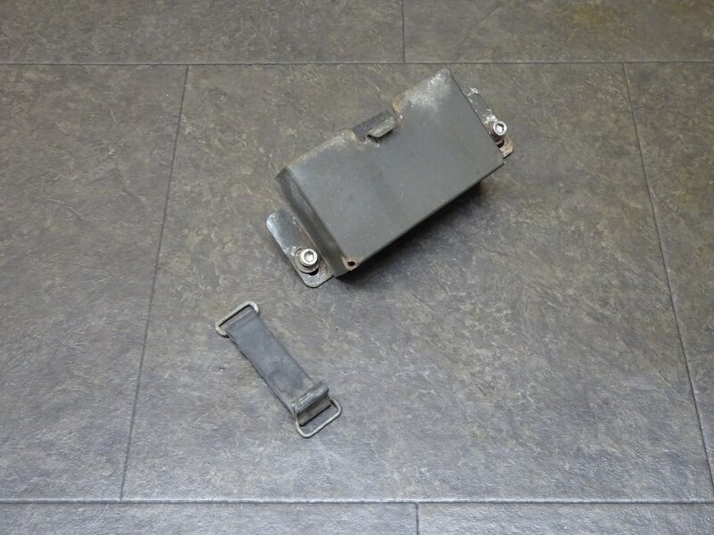 【250603】FTR223(MC34-1005)◆ 社外バッテリーボックス バッテリーケース 鉄製 錆有 ※検：スカチューン | 中古バイクパーツ通販・買取　ジャンクヤード鳥取　JunkYard