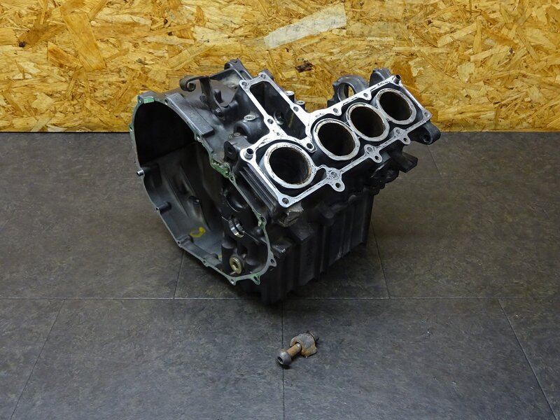 【250605】ホーネット250(MC31-1301)◆ クランクケース上下セット 破損有 ※エンジンパーツ MC14E | 中古バイクパーツ通販・買取　ジャンクヤード鳥取　JunkYard