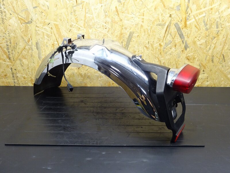 【250623】W650(EJ650A-032)◆ リアフェンダー テールランプ ブレーキランプ 錆有 | 中古バイクパーツ通販・買取　ジャンクヤード鳥取　JunkYard