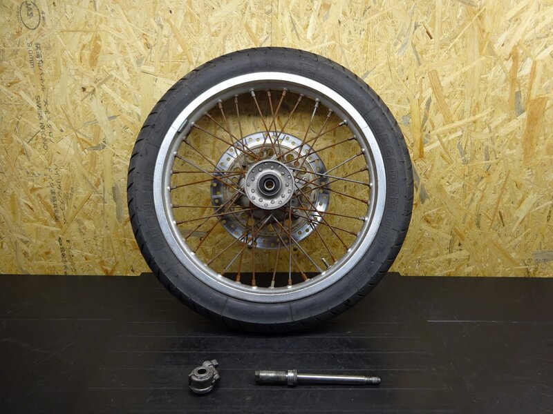 【250701】GB250クラブマン(MC10-1350)◆ フロントホイール 18×1.85 メーターギア フロントアクスルシャフト 削れ/フレ有 | 中古バイクパーツ通販・買取　ジャンクヤード鳥取　JunkYard