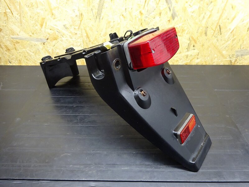 【250704】PS250(MF09-1001)◆ リアフェンダー テールランプ 艶出し施工 【角目 | 中古バイクパーツ通販・買取　ジャンクヤード鳥取　JunkYard