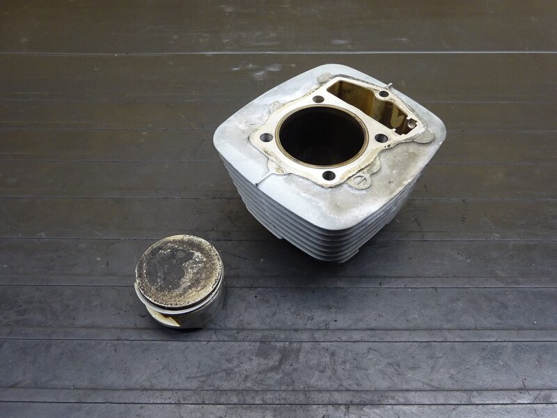 【250719】CB223S(MC40-1102)◆ シリンダー ピストン 傷有 ジャンク ※エンジンパーツ MD33E | 中古バイクパーツ通販・買取　ジャンクヤード鳥取　JunkYard