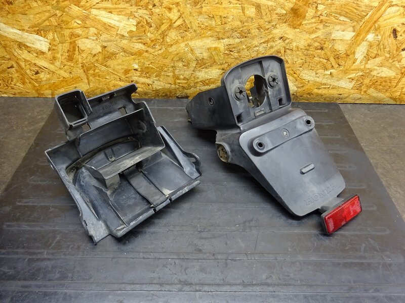 【250808】VTR250(MC33-1020)◆ リアフェンダーセット リアインナーフェンダー バッテリーケース | 中古バイクパーツ通販・買取　ジャンクヤード鳥取　JunkYard