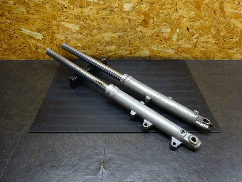【250813】SR500(1JN-224)◆ フロントフォーク インナーチューブ ボトムケース 錆/オイル漏れ有 【検索：2J2 SR400 2H6 1JR | 中古バイクパーツ通販・買取　ジャンクヤード鳥取　JunkYard