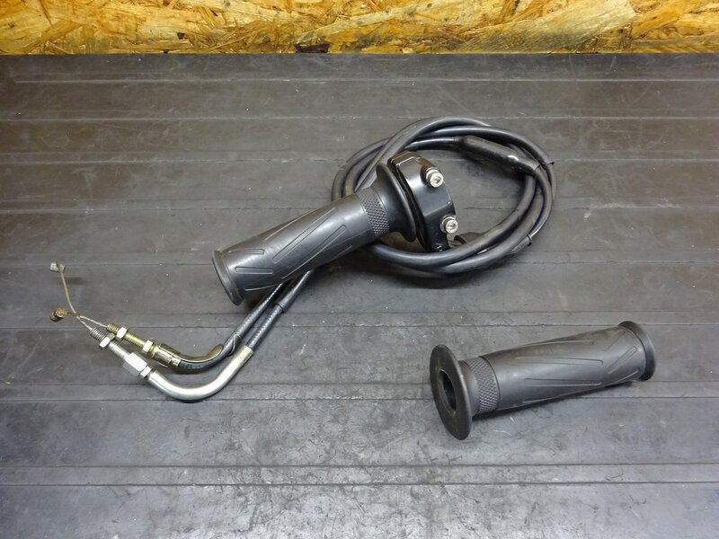【250824】XJR1300(RP01J-002)◆ スロットホルダー スロットル スロットルパイプ 割れ有 【RP03J | 中古バイクパーツ通販・買取　ジャンクヤード鳥取　JunkYard