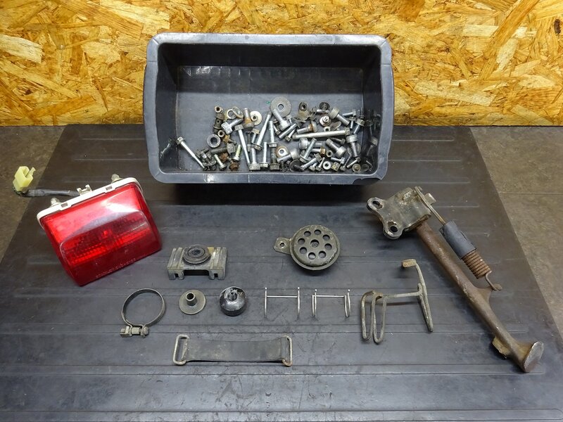 【251008】VT250スパーダ(MC20-1004)◆ ボルトセット サイドスタンド テールランプ タンクブッシュ ステー | 中古バイクパーツ通販・買取　ジャンクヤード鳥取　JunkYard