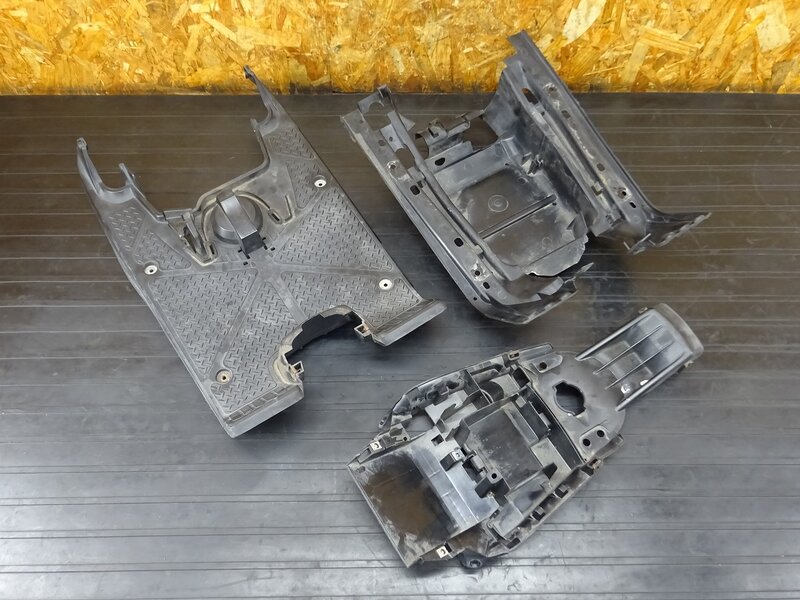 【251034】バイト(AF59-1001)◆ インナーカウルset アンダーカウル ステップボード バッテリーカバー 破損有 【検索：AF55 AF56 AF57 AF58 | 中古バイクパーツ通販・買取　ジャンクヤード鳥取　JunkYard