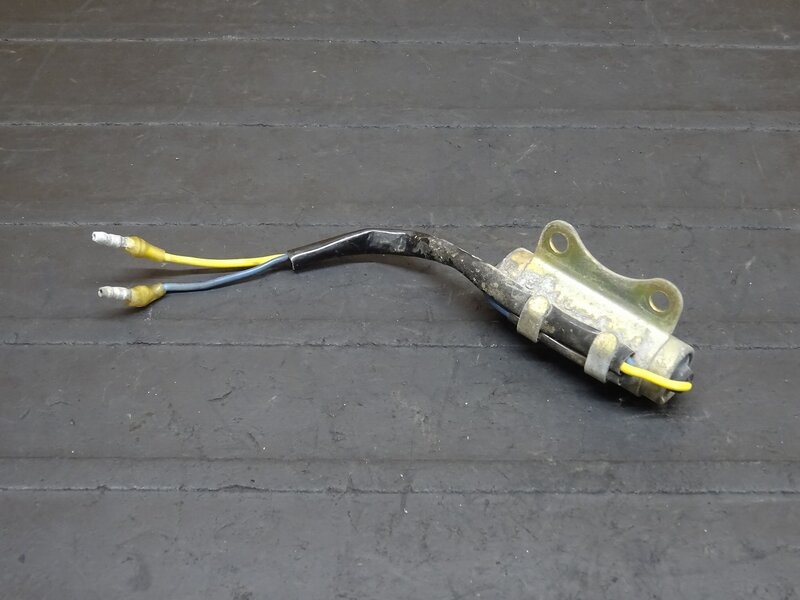 【251044】CB350(CB350-1069)◆ コンデンサー 【検索:CB250 エクスポート セニア | 中古バイクパーツ通販・買取 ジャンクヤード鳥取 JunkYard