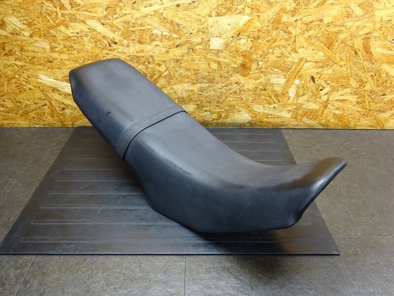 【251107】KLX250(LX250E-A05)◆ シート タンデムベルト付き 【04’ Dトラッカー | 中古バイクパーツ通販・買取　ジャンクヤード鳥取　JunkYard