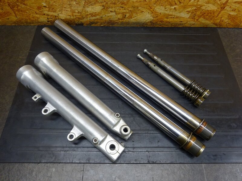 【251110】SRX400(3VN-086)◆ ボトムケース インナーチューブ フロントフォーク 錆有 【SRX600 | 中古バイクパーツ通販・買取　ジャンクヤード鳥取　JunkYard