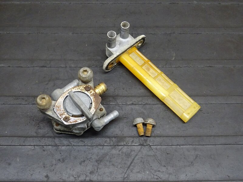【251115】SDR200(2TV-007)◆ 燃料コック ガソリンコック フューエルコック レバー固着なし 動作未確認 | 中古バイクパーツ通販・買取　ジャンクヤード鳥取　JunkYard