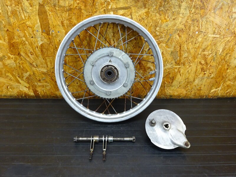 【251201】SR400(1JR-290)◇ リアホイール 18×2.15 リアホイールハブ スプロケット 56T ドラムパネル 段付き有 【検:SR500 1JN 2J2 2H6 | 中古バイクパーツ通販・買取　ジャンクヤード鳥取　JunkYard