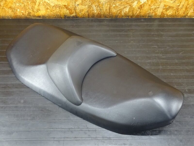 【251217】スカイウェイブ250(CJ46A-114)■ シート 張替/破れ有 あんこ抜き？ | 中古バイクパーツ通販・買取　ジャンクヤード鳥取　JunkYard