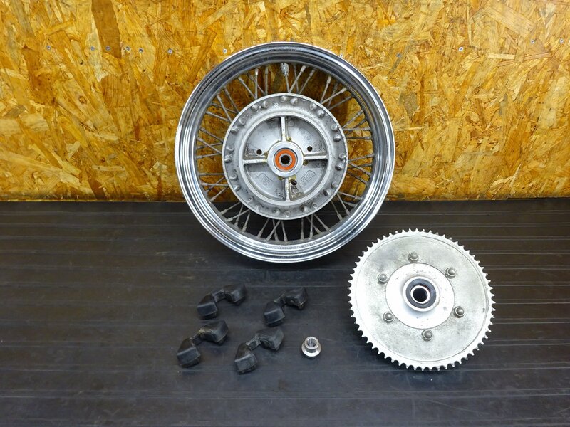 【251231】バルカン400ドリフター(VN400D-000)◇ リアホイール 16×3.00 ハブ スプロケット 62T 錆/腐食有 | 中古バイクパーツ通販・買取　ジャンクヤード鳥取　JunkYard