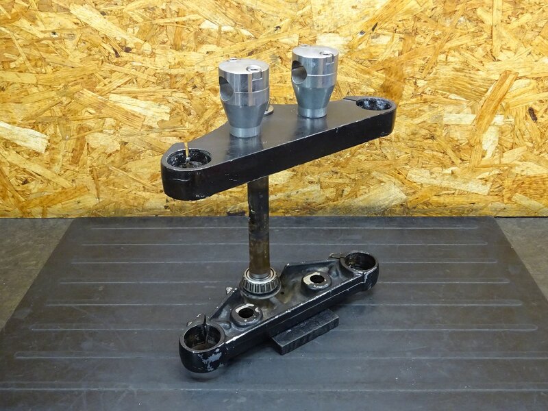 【260116】バルカン400(VN400A-017)◆ ステム アンダーブラケット トップブリッジ 社外ハンドルポスト 色塗り有 | 中古バイクパーツ通販・買取　ジャンクヤード鳥取　JunkYard