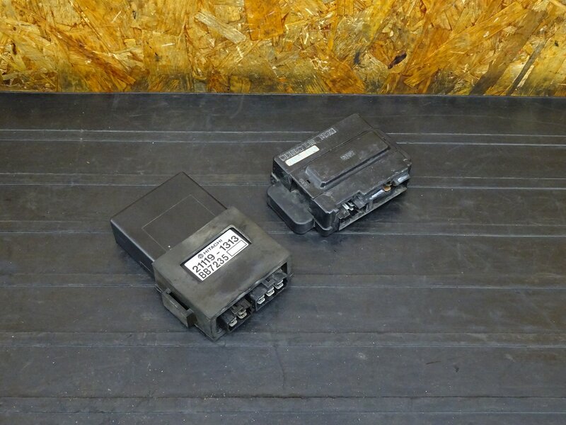 【260115】ゼファー400(ZR400C-054)◇ CDI イグナイター ジャンクションボックス ヒューズボックス 【C4 | 中古バイクパーツ通販・買取　ジャンクヤード鳥取　JunkYard