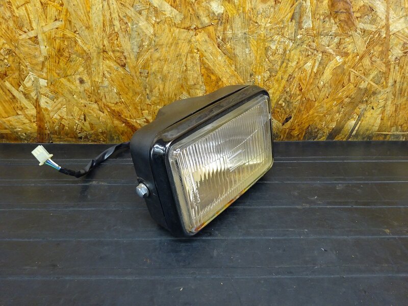 【260206】PS250(MF09-1002)◇ ヘッドライト ヘッドライトレンズ ヘッドライトケース(割れ/破損有) 穴あき/錆有 ジャンク!! 【角目 | 中古バイクパーツ通販・買取　ジャンクヤード鳥取　JunkYard