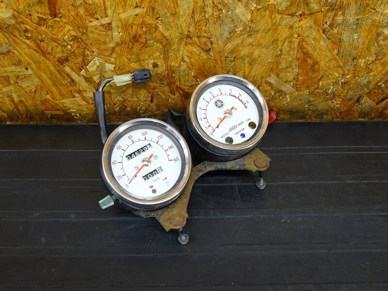 【260215】SR400(RH01J-008)◇ スピードメーター タコメーター インジケーターランプ 4629km 削れ/凹み/色塗り有 【イモビ付 | 中古バイクパーツ通販・買取　ジャンクヤード鳥取　JunkYard