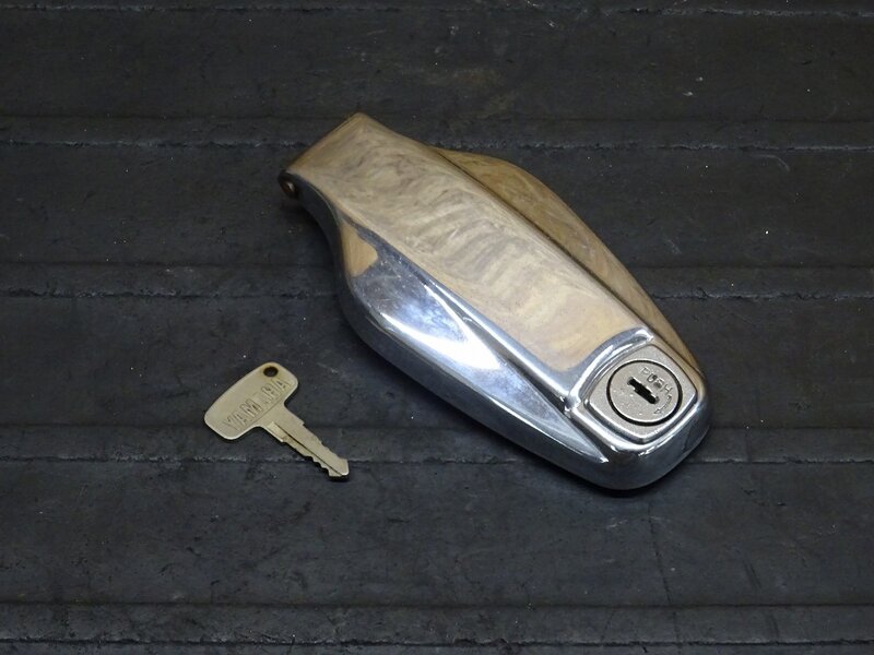 【260302】SR400(1JR-302)◆ タンクキャップ 初期型 ムール貝 純正キー 【検:SR500 1JN 2J2 2H6 | 中古バイクパーツ通販・買取　ジャンクヤード鳥取　JunkYard