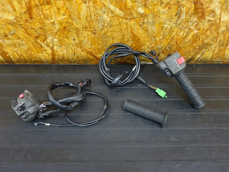 【260305】ZRX1100(ZRT10C-016)◇ ハンドルスイッチ左右セット スイッチボックス スロットル 【検:ZRX1200 | 中古バイクパーツ通販・買取　ジャンクヤード鳥取　JunkYard