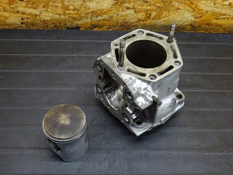 【260314】CRM250AR(MD32-1000)◆ シリンダー ピストン ※エンジンパーツ 【検索：CRM250R MD24 | 中古バイクパーツ通販・買取　ジャンクヤード鳥取　JunkYard