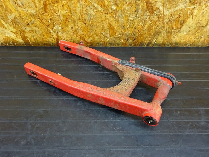 【260316】VT250F(MC08-1018)◇ スイングアーム 錆有 【丸フレーム | 中古バイクパーツ通販・買取　ジャンクヤード鳥取　JunkYard