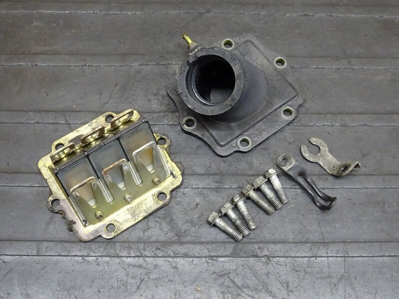 【260322】KDX125SR(DX125A-022)◆ リードバルブ インシュレーター 劣化有 【検索：200 220 250 | 中古バイクパーツ通販・買取　ジャンクヤード鳥取　JunkYard