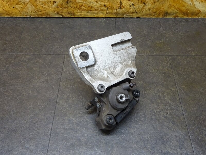 【250510】ZZR1200(ZXT20C-002)◆ リアブレーキキャリパー キャリパーサポート 【ZZ-R1200 | 中古バイクパーツ通販・買取　ジャンクヤード鳥取　JunkYard