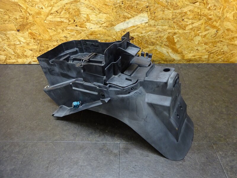 【250510】ZZR1200(ZXT20C-002)◆ リアフェンダー リアインナーフェンダー 【ZZ-R1200 | 中古バイクパーツ通販・買取　ジャンクヤード鳥取　JunkYard