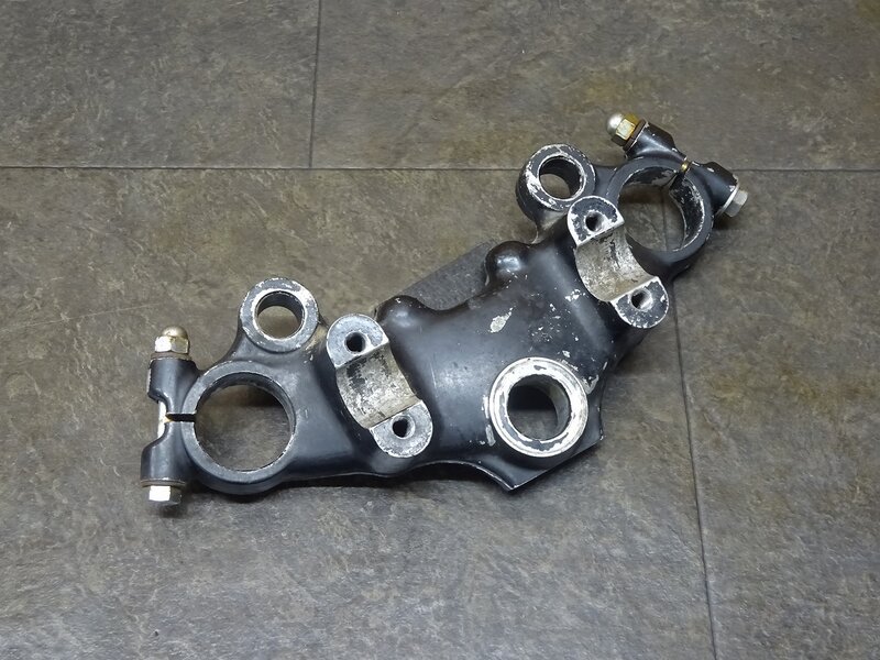 【250511】SR400 (1JR-335)● トップブリッジ リジットマウント 35Φ 流用品？ ※検索：SR500 1JN 2J2 2H6 | 中古バイクパーツ通販・買取　ジャンクヤード鳥取　JunkYard