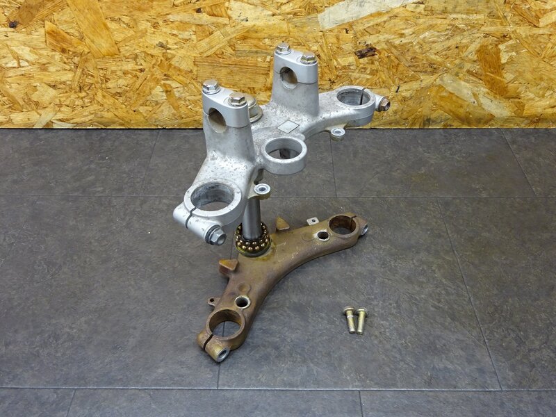 【250603】FTR223(MC34-1005)◆ ステム アンダーブラケット トップブリッジ ハンドルポスト | 中古バイクパーツ通販・買取　ジャンクヤード鳥取　JunkYard