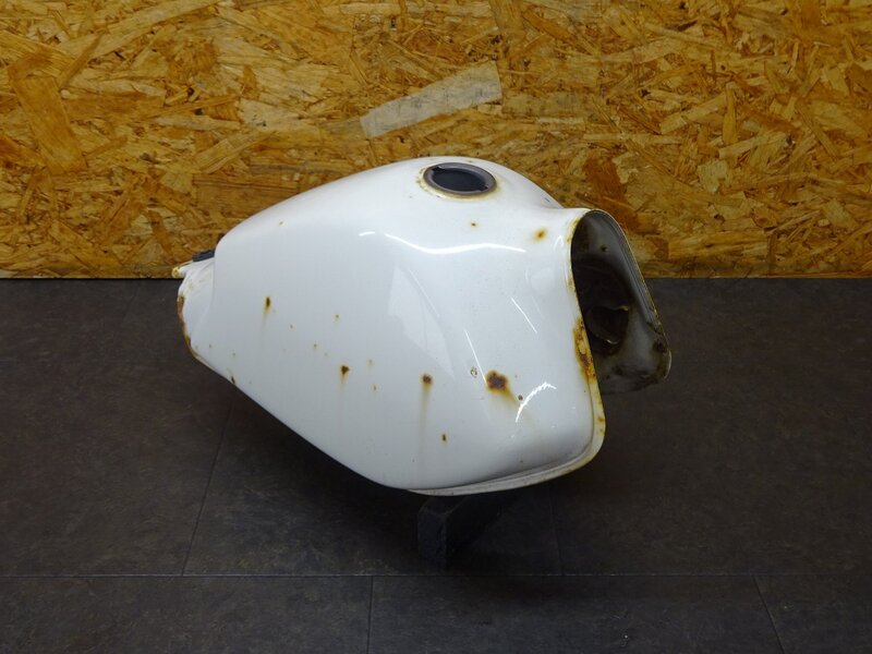 【250603】FTR223(MC34-1005)◆ 燃料タンク ガソリンタンク フューエルタンク 燃料コック付き | 中古バイクパーツ通販・買取　ジャンクヤード鳥取　JunkYard