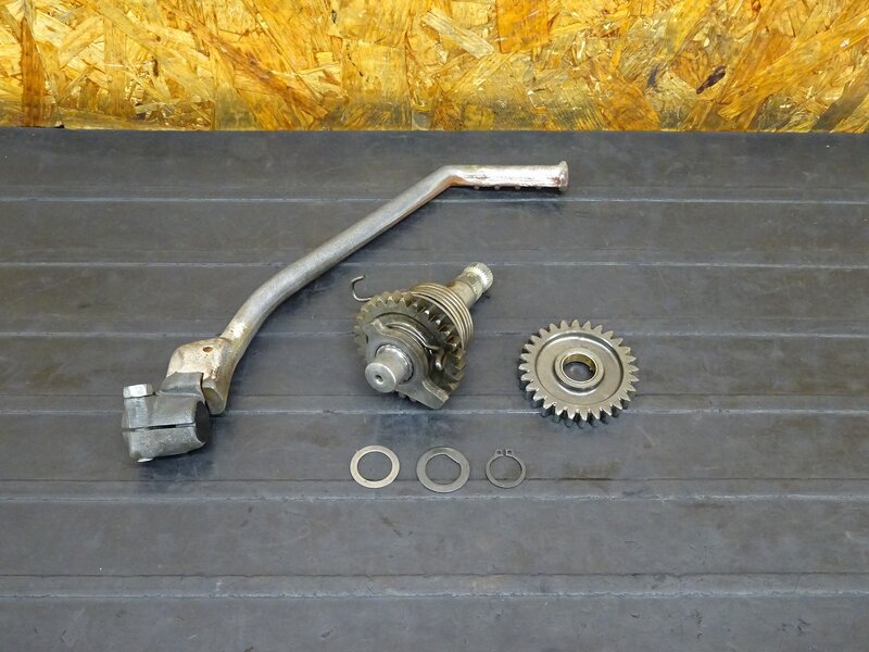 【250612】TW225(DG09J-005)◇ キックスピンドルセット キック/スターターギア ペダル ※エンジンパーツ 検:セロー225 【TW200 DG07J 2JL | 中古バイクパーツ通販・買取　ジャンクヤード鳥取　JunkYard