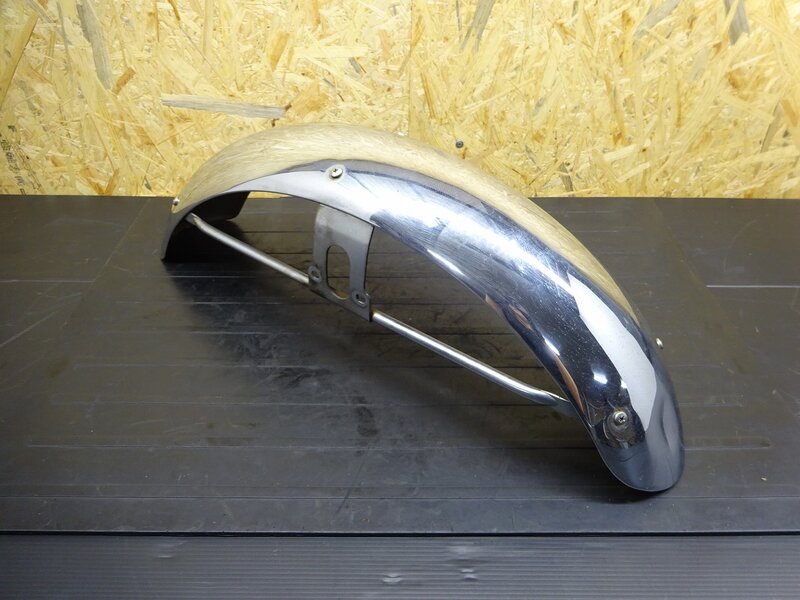 【250623】W650(EJ650A-032)◆ フロントフェンダー 削れ/凹み/錆有 | 中古バイクパーツ通販・買取　ジャンクヤード鳥取　JunkYard