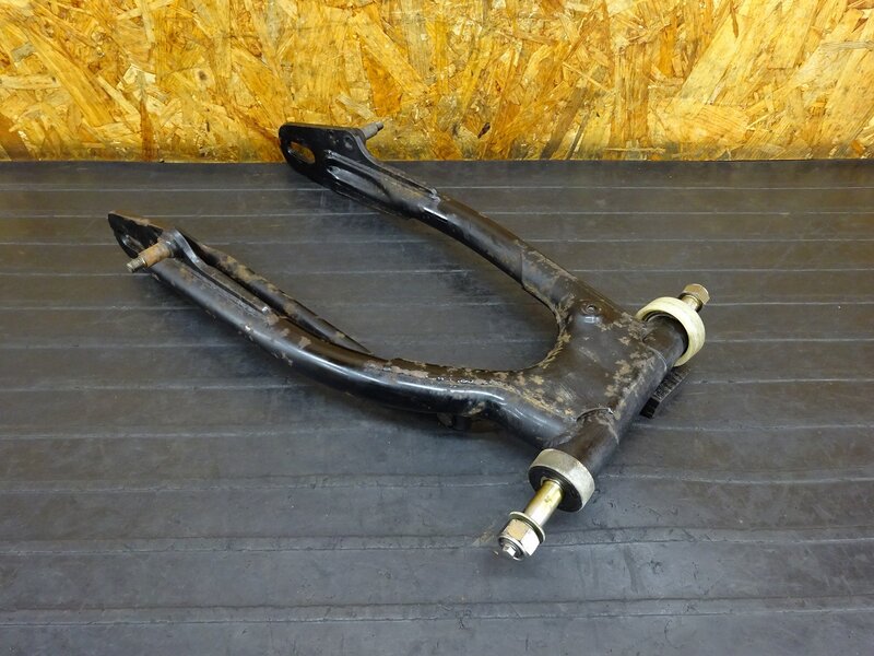 【250702】SR400(1JR-304)◇ スイングアーム ピボットシャフト トルクロッド 錆有 【検:SR500 1JN 2J2 2H6 | 中古バイクパーツ通販・買取　ジャンクヤード鳥取　JunkYard
