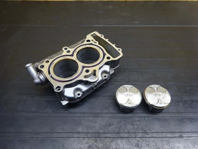 【250720】CBR250RR(MC51-1005)◆ シリンダーセット ピストン 傷有 ※エンジンパーツ | 中古バイクパーツ通販・買取　ジャンクヤード鳥取　JunkYard