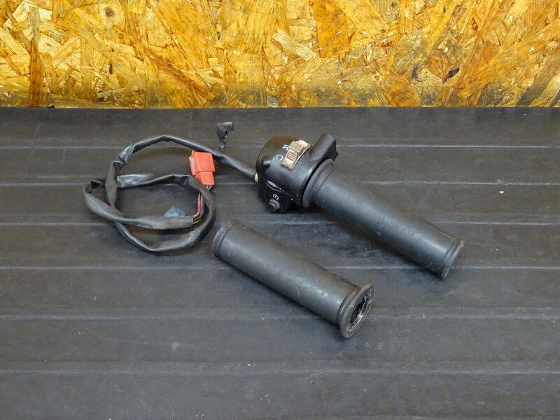 【250811】W650(EJ650A-012)◇ ハンドルスイッチ右 スイッチボックス 【検索:W400 EJ400A | 中古バイクパーツ通販・買取　ジャンクヤード鳥取　JunkYard
