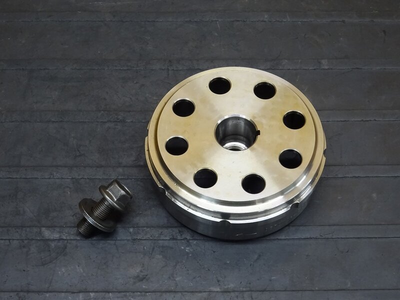 【250820】W701型エンジンパーツ◆ フライホイール 【検索：GSX1300R GW71A GX72A ハヤブサ | 中古バイクパーツ通販・買取　ジャンクヤード鳥取　JunkYard