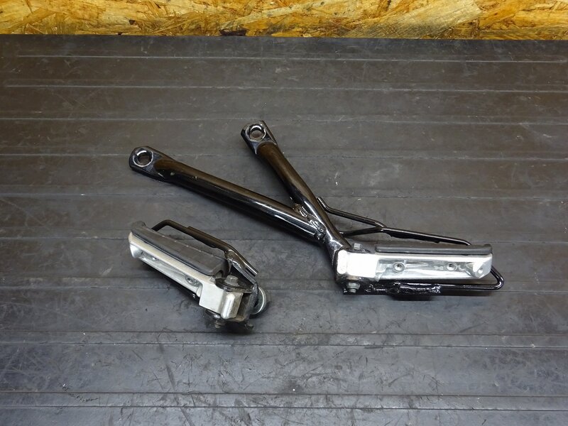 【250902】SR400(RH16J-011)◆ タンデムステップ左右セット 削れ有 【ファイナルエディション | 中古バイクパーツ通販・買取　ジャンクヤード鳥取　JunkYard