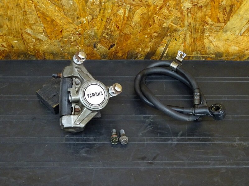 【250921】SRX400(1JL-022)◇ フロントキャリパー ブレーキキャリパー 83mm 【SRX600 1JK | 中古バイクパーツ通販・買取　ジャンクヤード鳥取　JunkYard