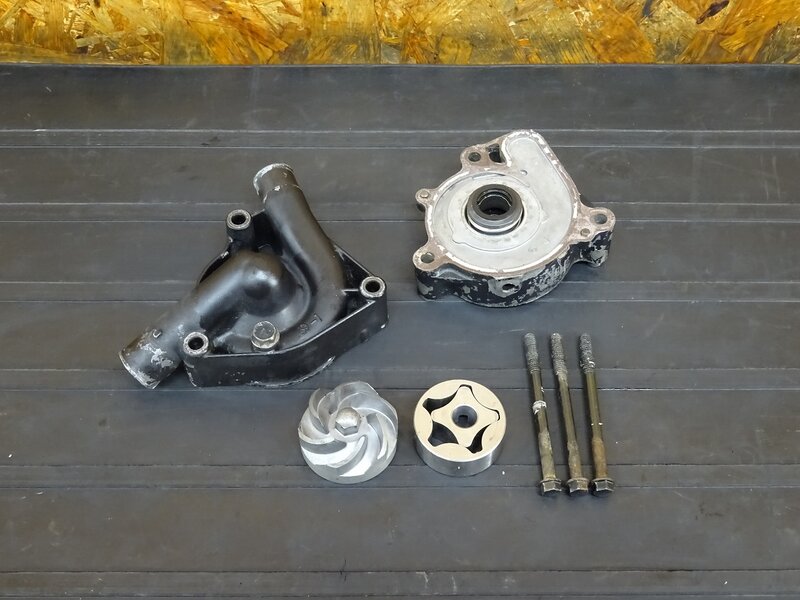 【251001】ZXR250(ZX250C-012)◇ ウォーターポンプ ウオーターポンプ カバー オイルポンプ ※エンジンパーツ【検:バリオス ZX250 | 中古バイクパーツ通販・買取　ジャンクヤード鳥取　JunkYard